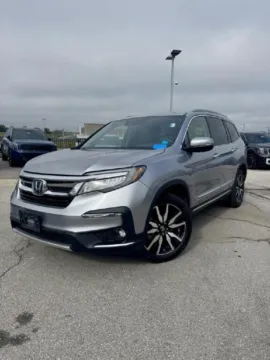 Silver 2019 Honda Pilot Touring for sale in Lee's Summit, MO