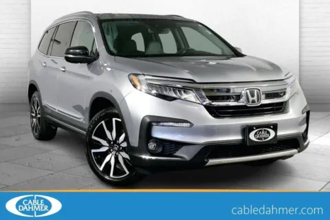 Silver 2019 Honda Pilot Touring for sale in Lee's Summit, MO