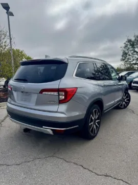 More photos of 2019 Honda Pilot Touring at Cable Dahmer Kia of Lee's Summit, MO