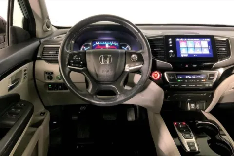 More photos of 2019 Honda Pilot Touring at Cable Dahmer Kia of Lee's Summit, MO