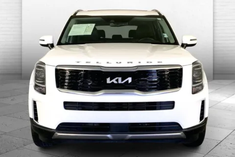 Photos of 2022 Kia Telluride EX for sale in Lee's Summit, MO at Cable Dahmer Kia of Lee's Summit