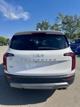 More photos of 2022 Kia Telluride EX at Cable Dahmer Kia of Lee's Summit, MO