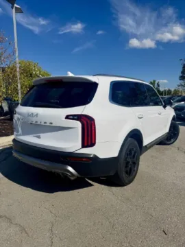 More photos of 2022 Kia Telluride EX at Cable Dahmer Kia of Lee's Summit, MO