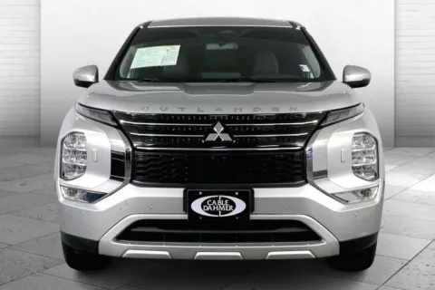 Photos of 2022 Mitsubishi Outlander SE for sale in Lee's Summit, MO at Cable Dahmer Kia of Lee's Summit