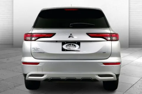 Another view of 2022 Mitsubishi Outlander SE for sale in Lee's Summit, MO at Cable Dahmer Kia of Lee's Summit