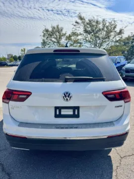 More photos of 2021 Volkswagen Tiguan SE at Cable Dahmer Kia of Lee's Summit, MO