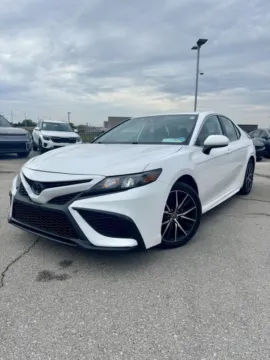 White 2020 Toyota Camry SE for sale in Lee's Summit, MO