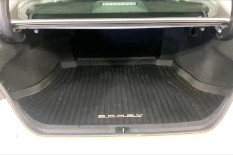 More photos of 2020 Toyota Camry SE at Cable Dahmer Kia of Lee's Summit, MO