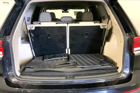 More photos of 2024 Volkswagen Atlas 2.0T SE at Cable Dahmer Kia of Lee's Summit, MO