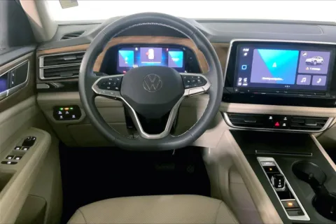 More photos of 2024 Volkswagen Atlas 2.0T SE at Cable Dahmer Kia of Lee's Summit, MO