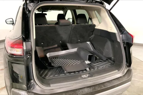 More photos of 2021 Nissan Rogue SV at Cable Dahmer Kia of Lee's Summit, MO