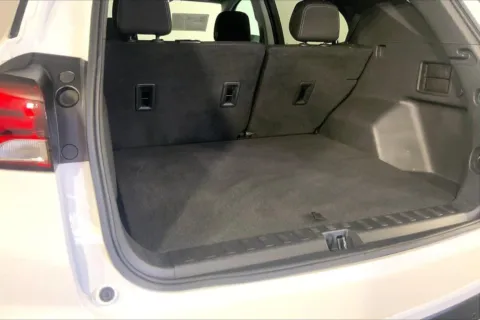 More photos of 2023 Chevrolet Equinox LT at Cable Dahmer Kia of Lee's Summit, MO