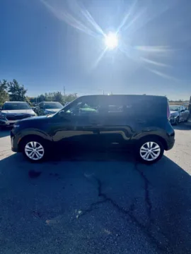 Photos of 2023 Kia Soul LX for sale in Lee's Summit, MO at Cable Dahmer Kia of Lee's Summit