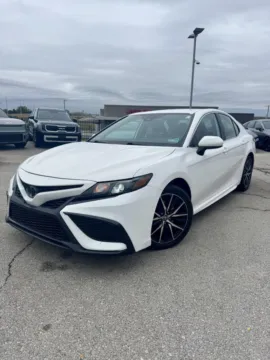 White 2021 Toyota Camry SE for sale in Lee's Summit, MO