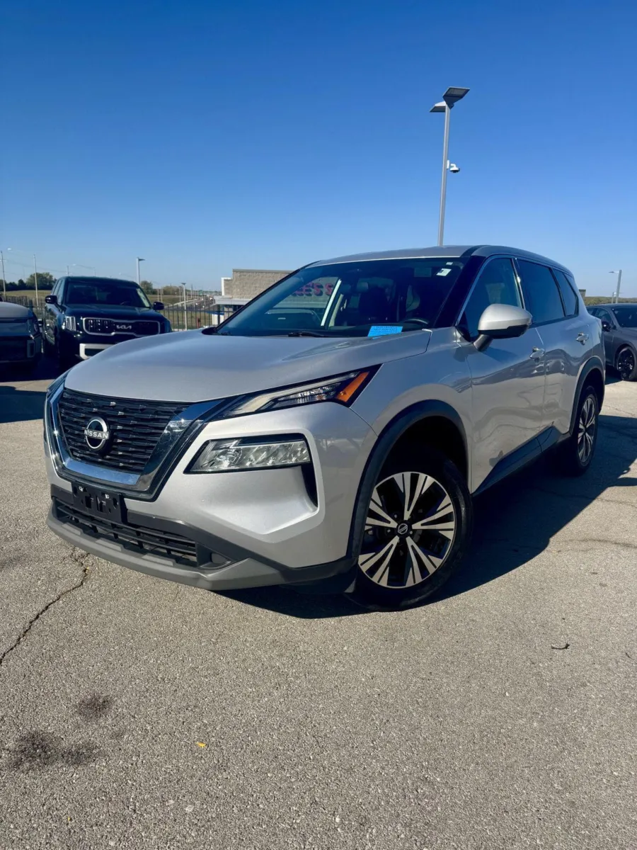 Silver 2021 Nissan Rogue SV for sale in Lee's Summit, MO