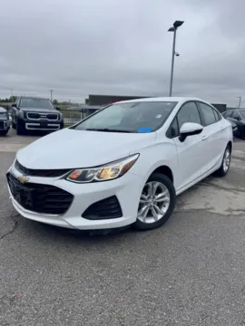 White 2019 Chevrolet Cruze LS for sale in Lee's Summit, MO