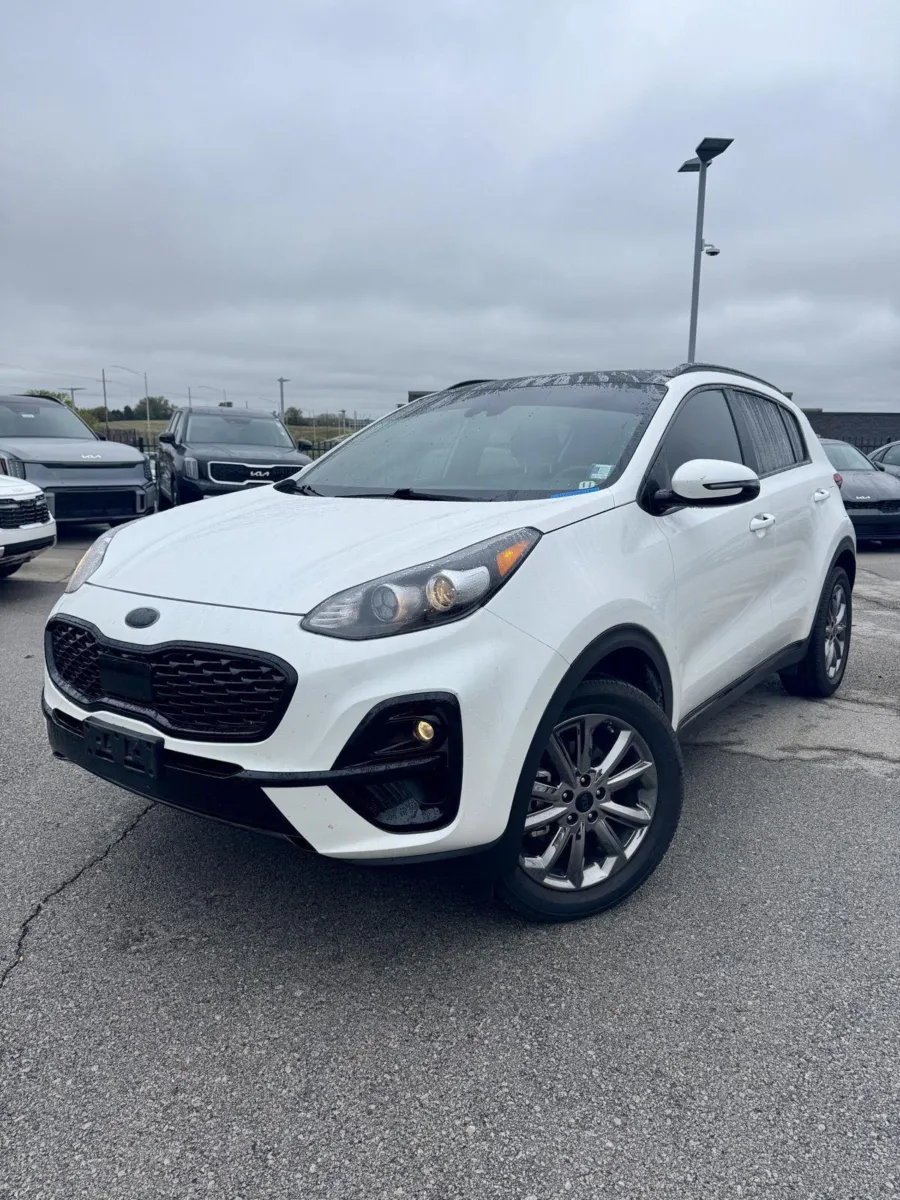 White 2022 Kia Sportage Nightfall for sale in Lee's Summit, MO