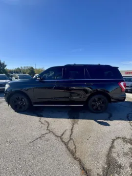 Photos of 2020 Ford Expedition XLT for sale in Lee's Summit, MO at Cable Dahmer Kia of Lee's Summit