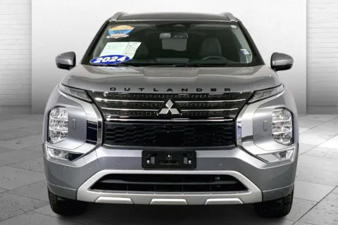 Photos of 2024 Mitsubishi Outlander SEL for sale in Lee's Summit, MO at Cable Dahmer Kia of Lee's Summit