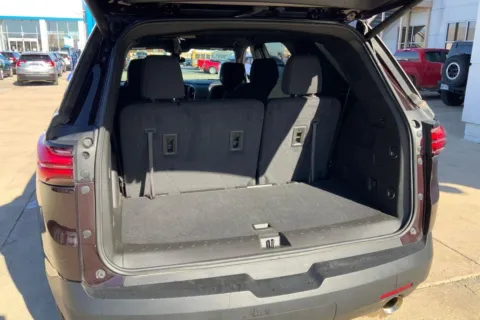 More photos of 2023 Chevrolet Traverse LT Cloth at Cable Dahmer of Topeka, KS