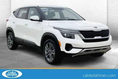 White 2021 Kia Seltos LX for sale in Topeka, KS