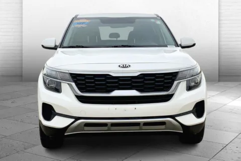 Photos of 2021 Kia Seltos LX for sale in Topeka, KS at Cable Dahmer of Topeka