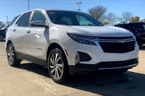White 2022 Chevrolet Equinox LT for sale in Topeka, KS