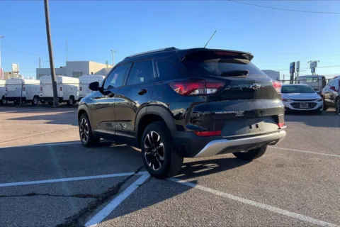 More photos of 2021 Chevrolet Trailblazer LT at Cable Dahmer of Topeka, KS