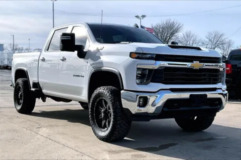 White 2024 Chevrolet Silverado 2500 HD LT for sale in Topeka, KS