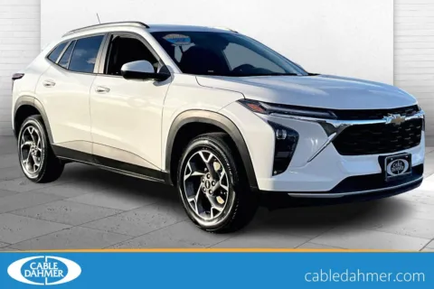 White 2025 Chevrolet Trax LT for sale in Topeka, KS