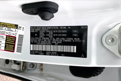 More photos of 2022 Toyota Highlander Platinum at Cable Dahmer of Topeka, KS