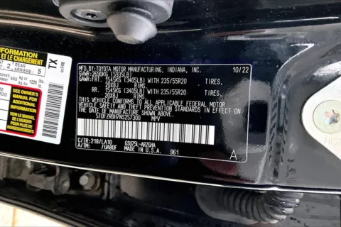 More photos of 2022 Toyota Highlander Platinum at Cable Dahmer of Topeka, KS