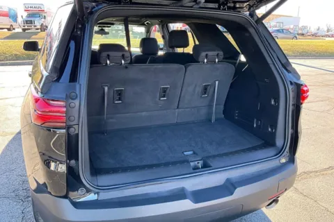 More photos of 2023 Chevrolet Traverse LT Cloth at Cable Dahmer of Topeka, KS