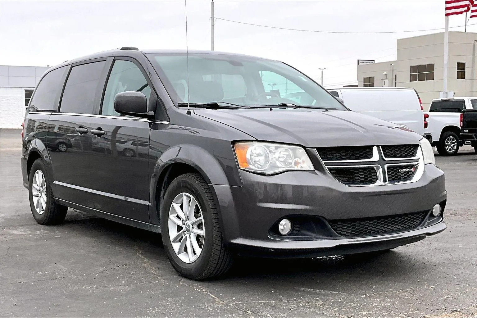Gray 2019 Dodge Grand Caravan SXT for sale in Topeka, KS