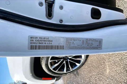 More photos of 2022 Jeep Wagoneer Series III at Cable Dahmer of Topeka, KS