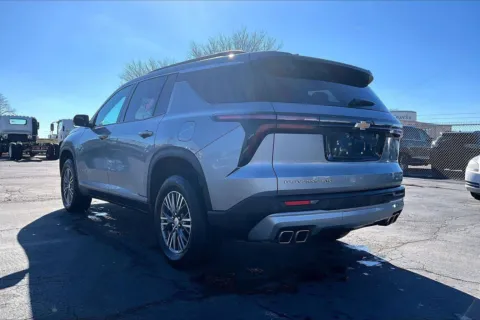 More photos of 2024 Chevrolet Traverse LT at Cable Dahmer of Topeka, KS