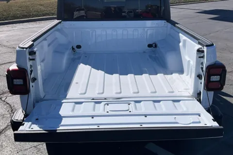 More photos of 2020 Jeep Gladiator Overland at Cable Dahmer of Topeka, KS