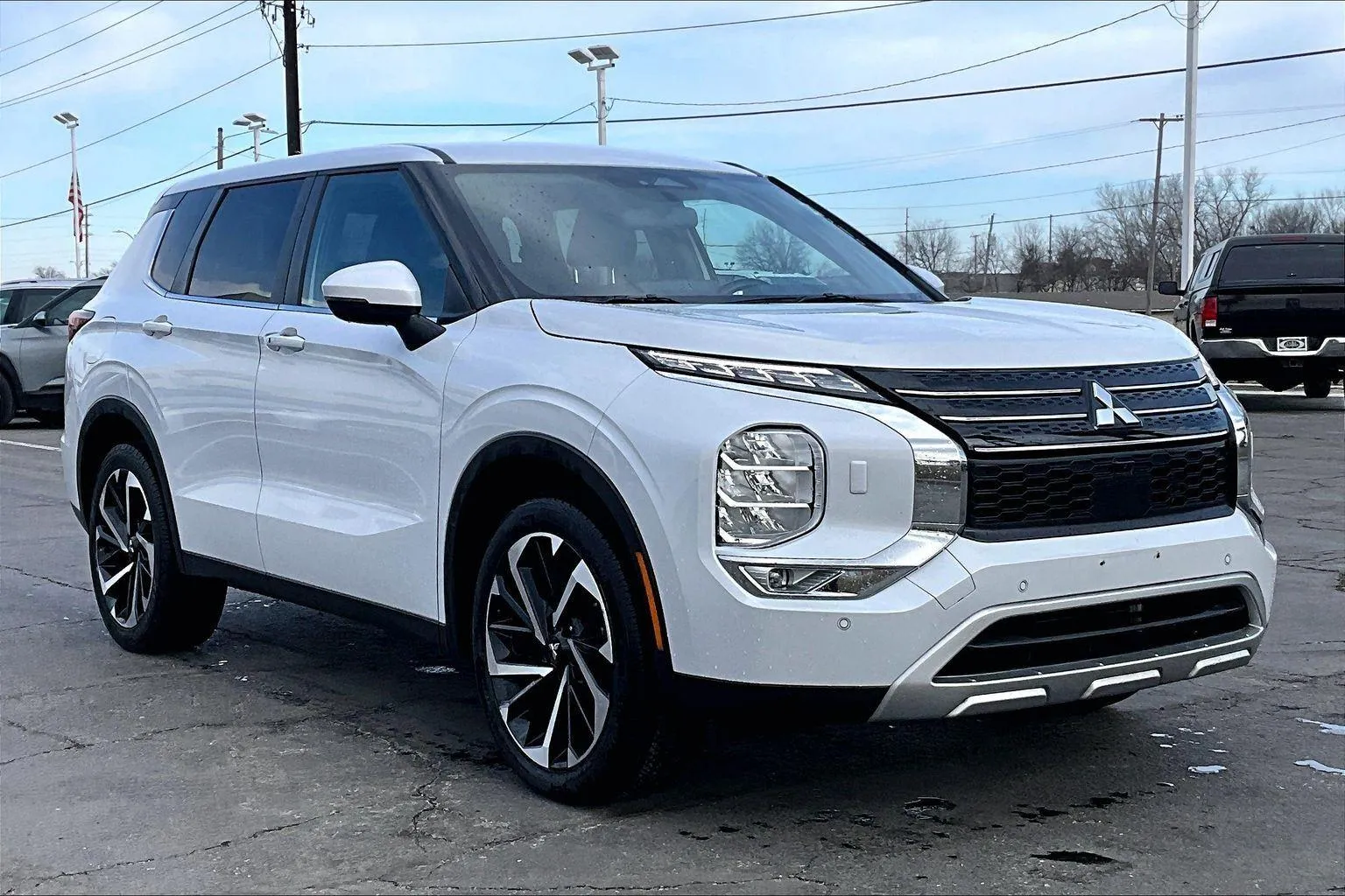 Black 2024 Mitsubishi Outlander SE for sale in Topeka, KS