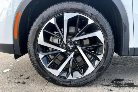 Photos of 2024 Mitsubishi Outlander SE for sale in Topeka, KS at Cable Dahmer of Topeka