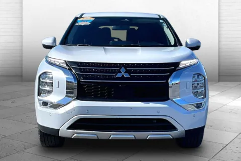 Photos of 2024 Mitsubishi Outlander SE for sale in Topeka, KS at Cable Dahmer of Topeka