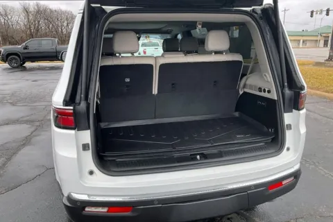 More photos of 2022 Jeep Wagoneer Series III at Cable Dahmer of Topeka, KS