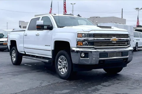 White 2017 Chevrolet Silverado 2500 HD LTZ for sale in Topeka, KS