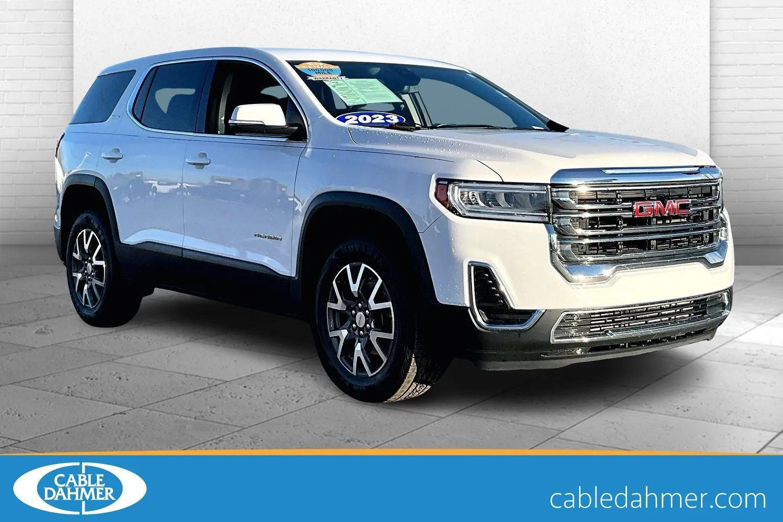 White 2023 GMC Acadia SLE for sale in Topeka, KS