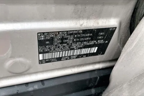 More photos of 2021 Toyota Venza LE at Cable Dahmer of Topeka, KS