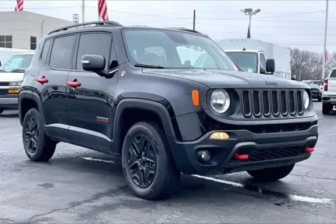 Black 2018 Jeep Renegade Trailhawk for sale in Topeka, KS
