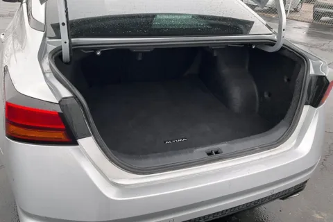 More photos of 2024 Nissan Altima 2.5 SR at Cable Dahmer of Topeka, KS