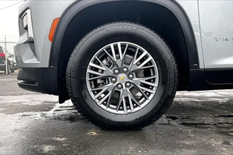 Photos of 2025 Chevrolet Traverse LT for sale in Topeka, KS at Cable Dahmer of Topeka