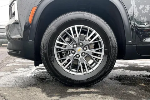 Photos of 2025 Chevrolet Traverse LT for sale in Topeka, KS at Cable Dahmer of Topeka