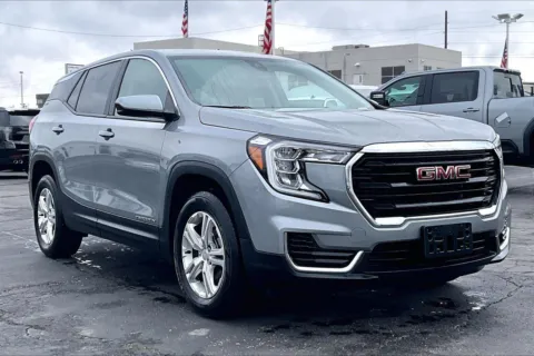 Gray 2024 GMC Terrain SLE for sale in Topeka, KS