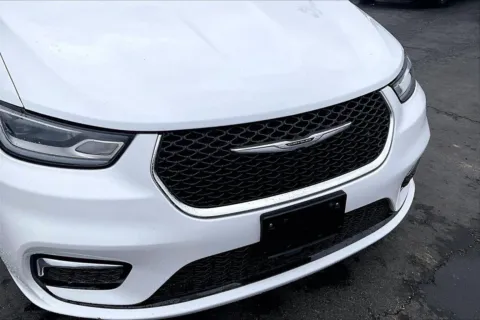 Another view of 2024 Chrysler Pacifica Touring L for sale in Topeka, KS at Cable Dahmer of Topeka